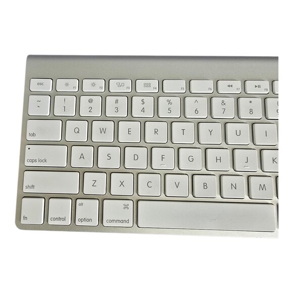 Apple A1314 Wireless Magic Keyboard w/ Bluetooth Aluminum TESTED & WORKING! - Picture 3 of 11